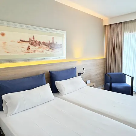 Eurohotel Barcelona Granvia Fira L'Hospitalet de Llobregat Quarto foto